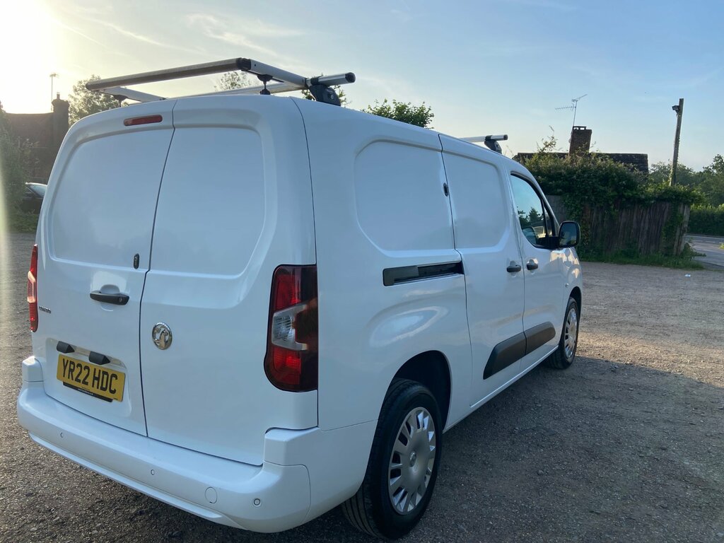 Vauxhall Combo 1.5 Turbo D 2300 Sportive Panel Van Man White #4