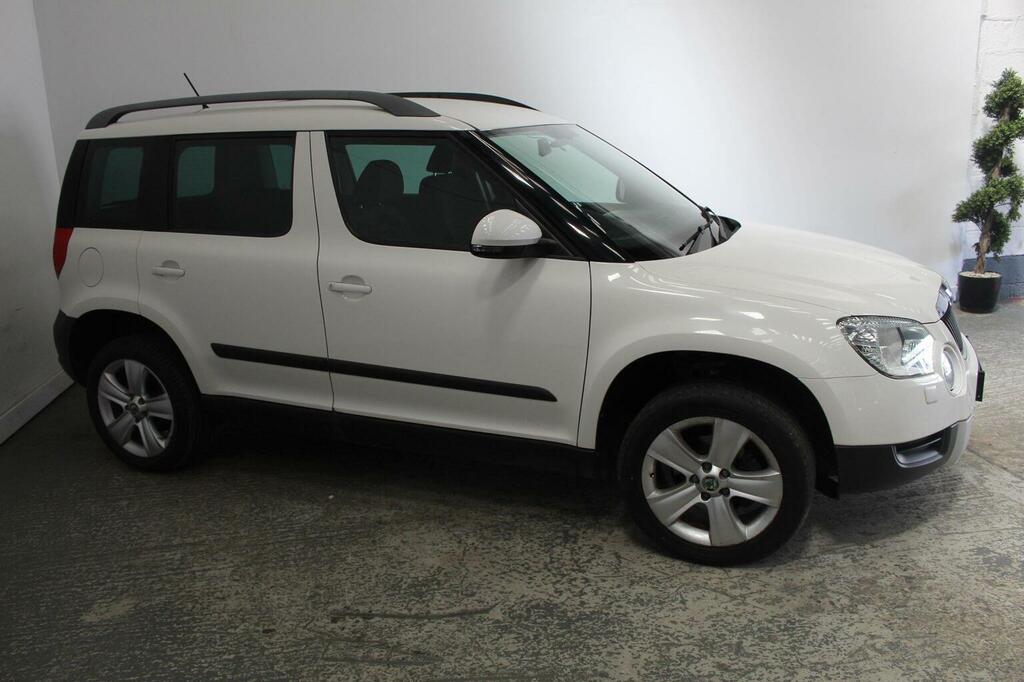 Skoda Yeti Suv 2.0 Tdi Se Dsg 4Wd Euro 5 201313 White #3