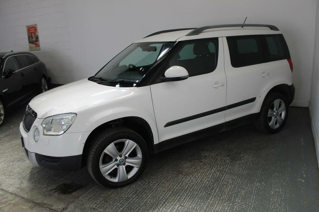Skoda Yeti Suv 2.0 Tdi Se Dsg 4Wd Euro 5 201313 White #4