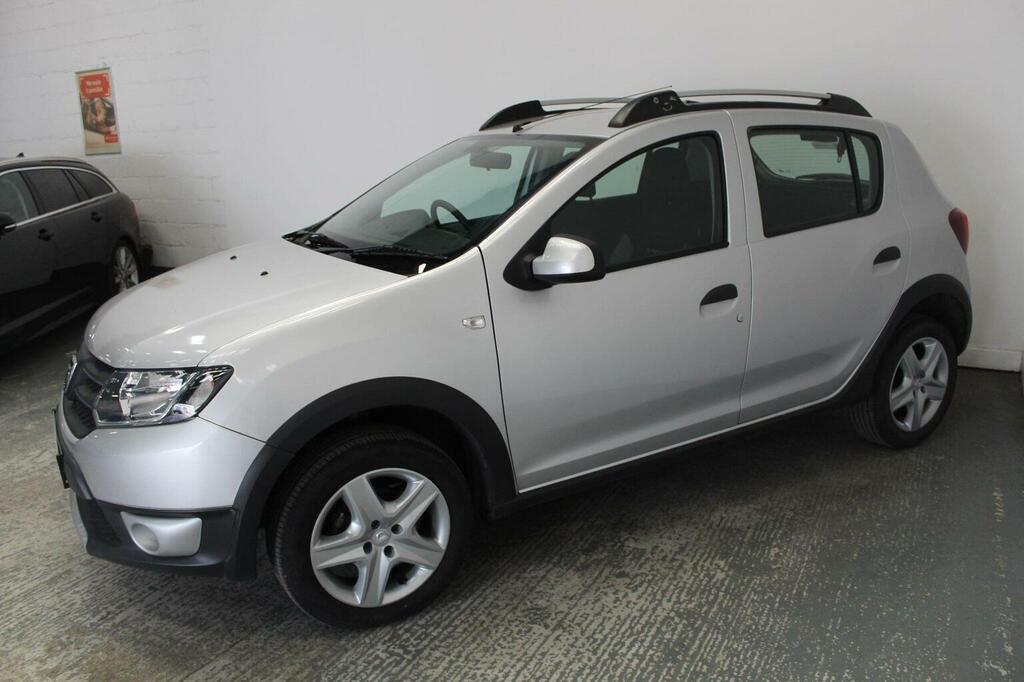 Dacia Sandero Stepway 0.9 Tce Laureate Euro 5 EX15ZNG Silver #4