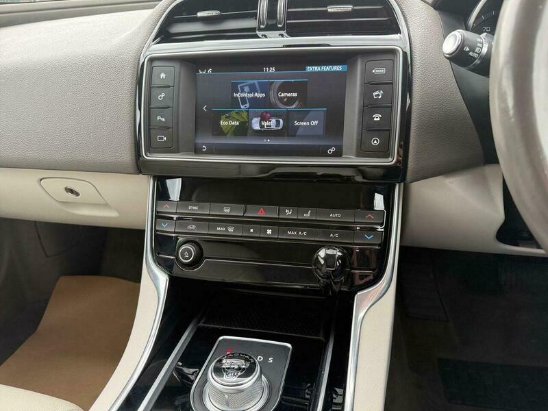 Jaguar XE 2.0D 180 Se Black #13
