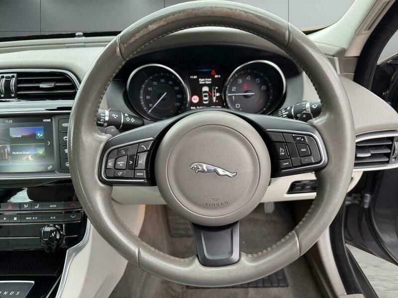 Jaguar XE 2.0D 180 Se Black #16