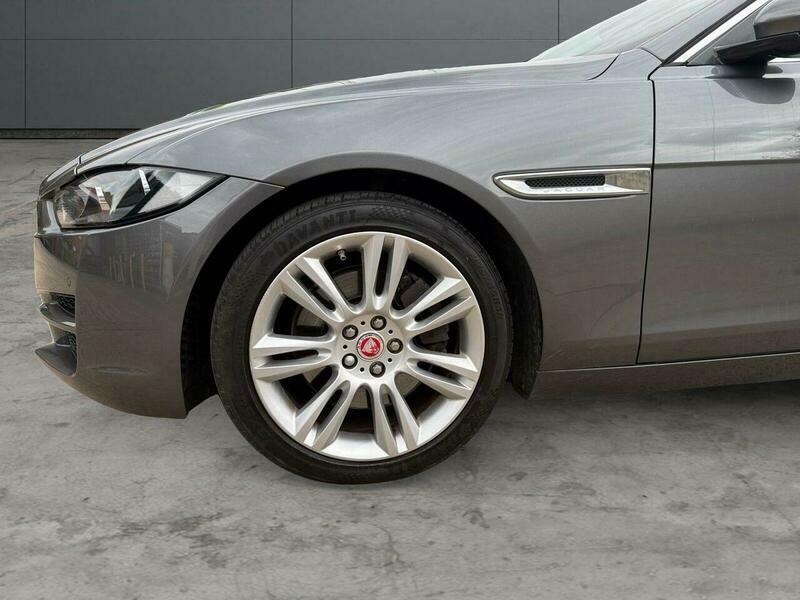 Jaguar XE 2.0D 180 Se Black #12