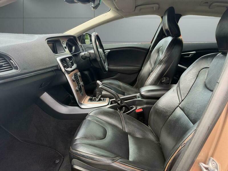 Volvo V40 1.6 D2 R-design 113 Bhp Black #18