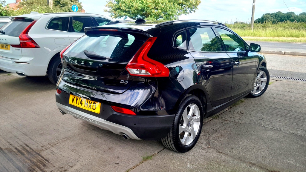 Volvo V40 D2 Es White #10