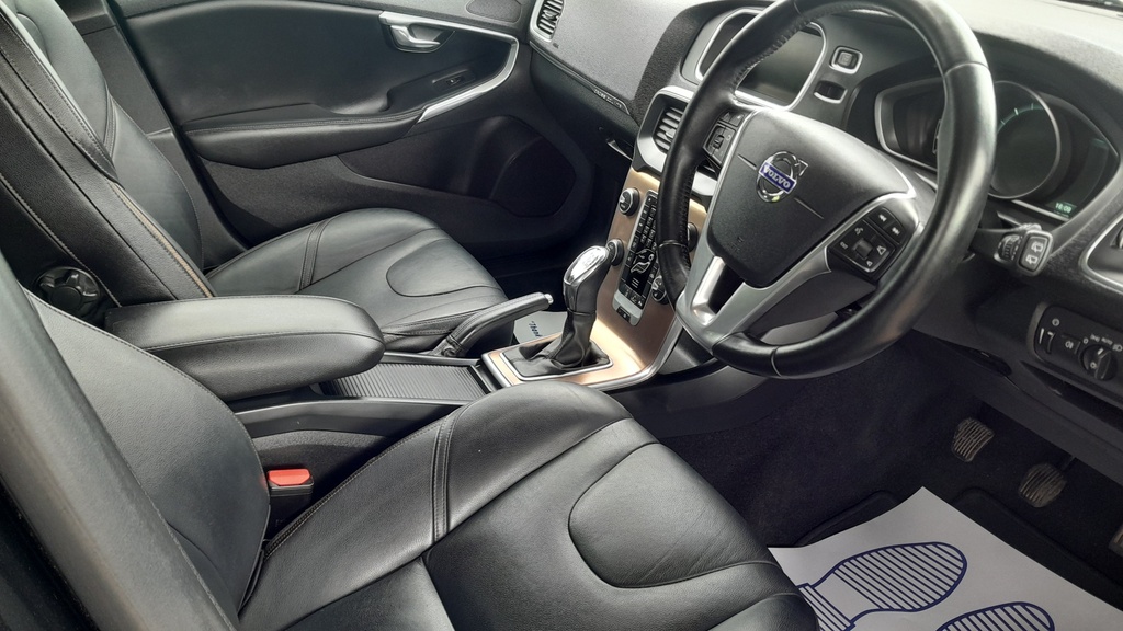 Volvo V40 D2 Es White #11