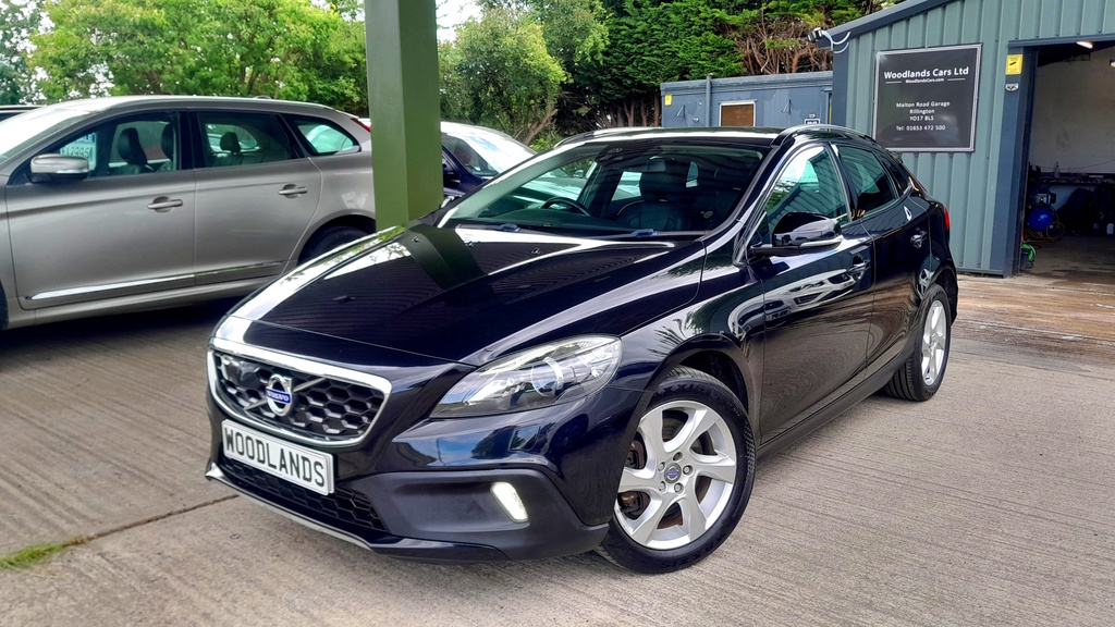 Volvo V40 D2 Es White #17