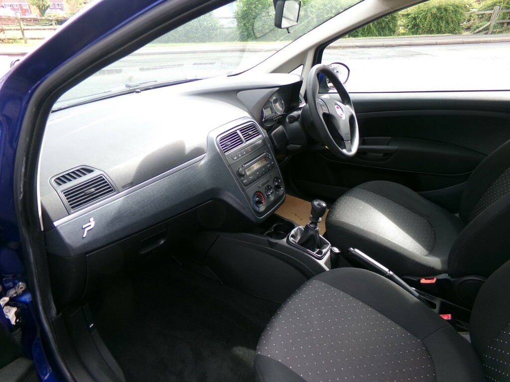 Fiat Grande Punto Grande Punto Active 77 Red #9