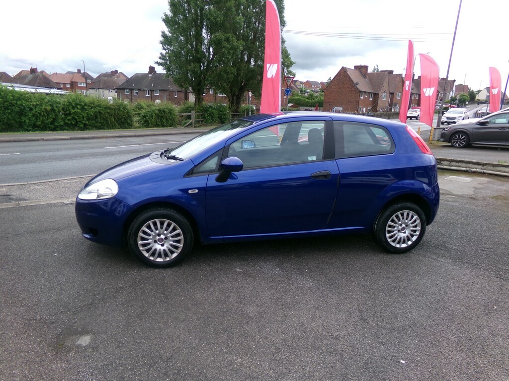 Fiat Grande Punto Grande Punto Active 77 Red #4