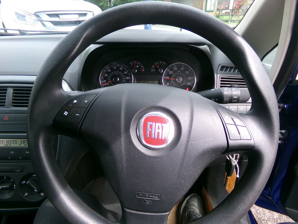 Fiat Grande Punto Grande Punto Active 77 Red #17