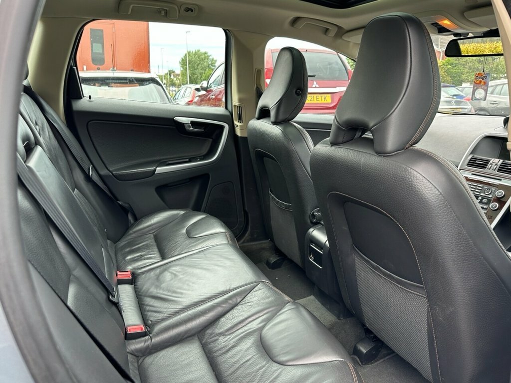 Volvo XC60 2010 2.4 D5 Se Lux Suv Geartronic Awd E Silver #6