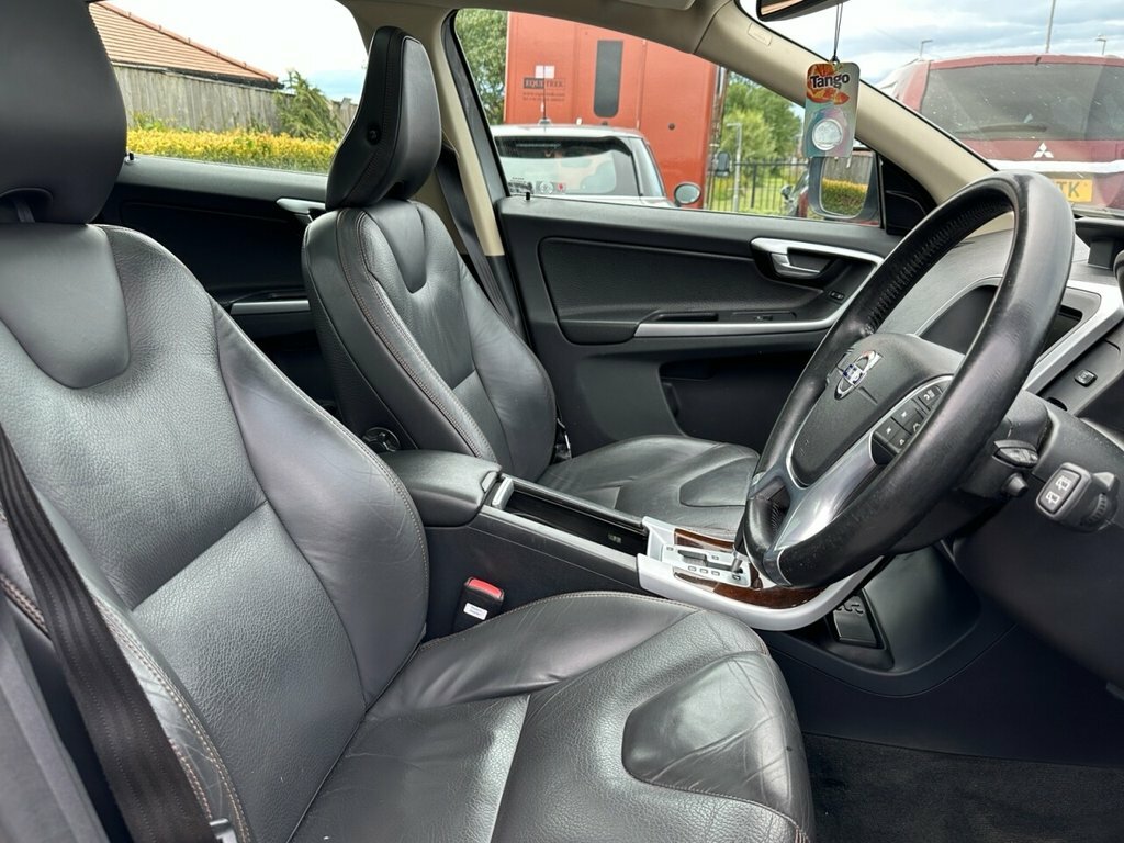 Volvo XC60 2010 2.4 D5 Se Lux Suv Geartronic Awd E Silver #4