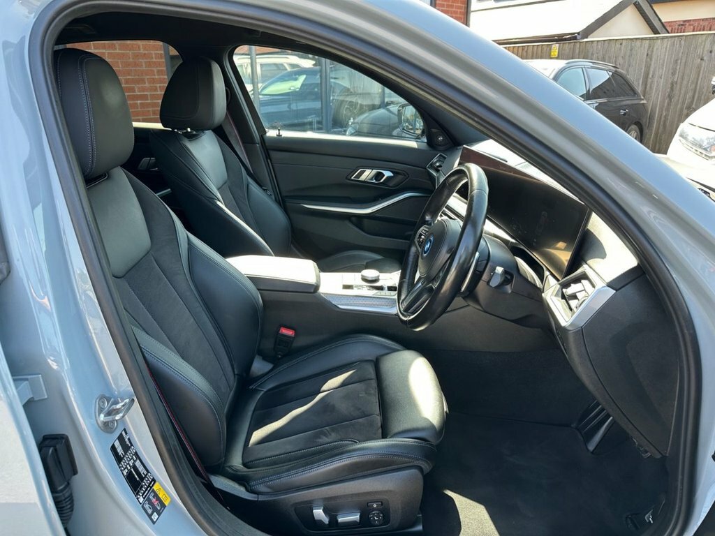 BMW 3 Series 2018 68 2.0 #9