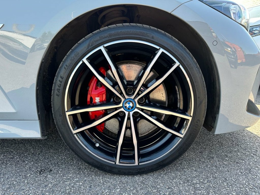 BMW 3 Series 2018 68 2.0 #26