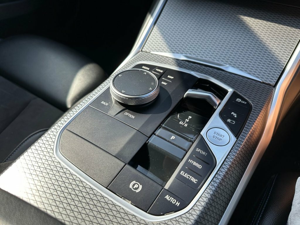 BMW 3 Series 2018 68 2.0 #19