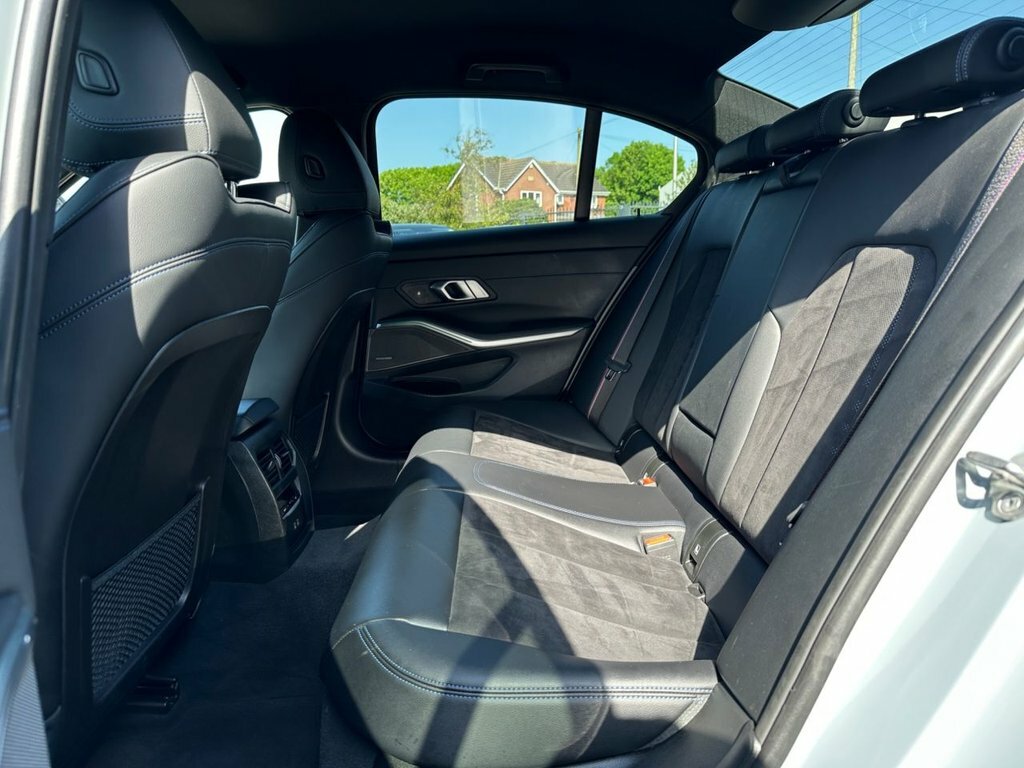 BMW 3 Series 2018 68 2.0 #11