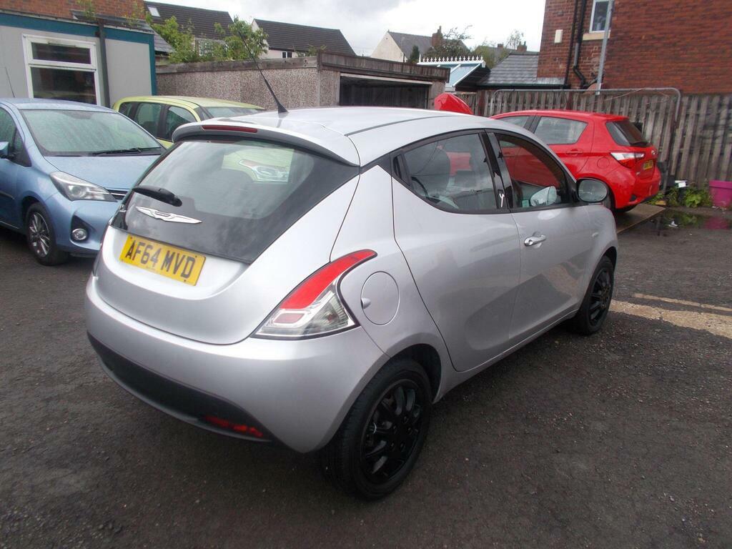 Chrysler Ypsilon Se White #8
