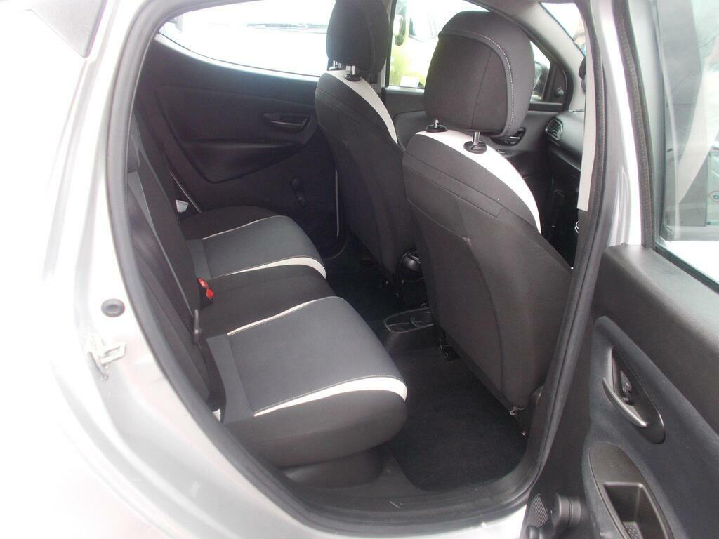 Chrysler Ypsilon Se White #10
