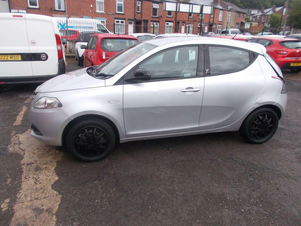 Chrysler Ypsilon 1.2 Silver Euro 6 Silver #4