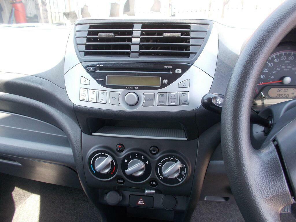 Nissan Pixo 1.0 N-tec 67 Bhp White #9