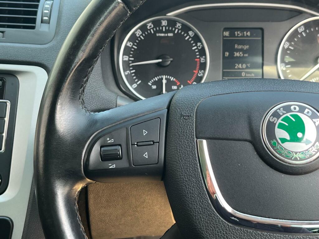 Skoda Octavia 2.0 Tdi Cr Vrs White #41