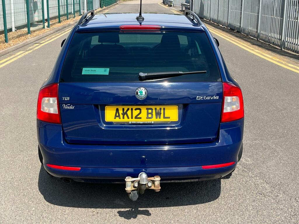 Skoda Octavia 2.0 Tdi Cr Vrs White #25