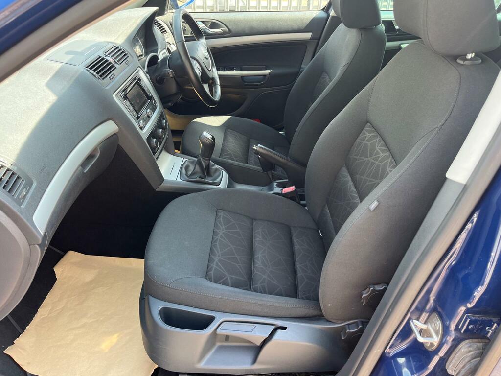 Skoda Octavia 2.0 Tdi Cr Vrs White #16