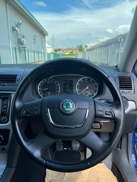 Skoda Octavia 2.0 Tdi Cr Vrs White #40