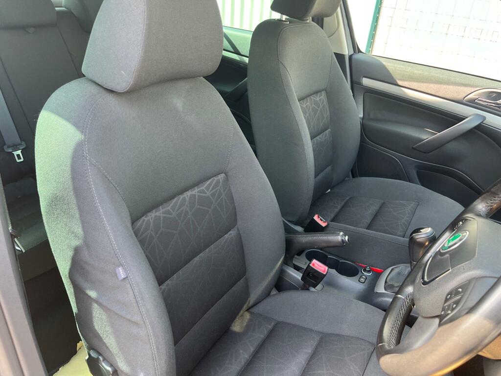 Skoda Octavia 2.0 Tdi Cr Vrs White #9