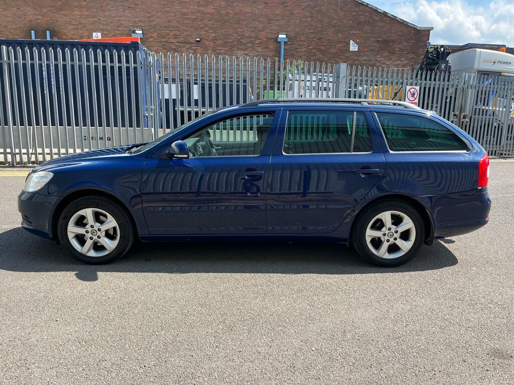 Skoda Octavia 2.0 Tdi Cr Vrs White #7