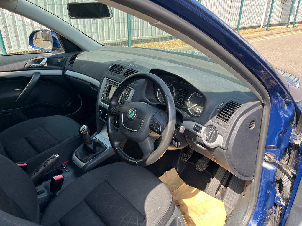 Skoda Octavia 2.0 Tdi Cr Vrs White #10