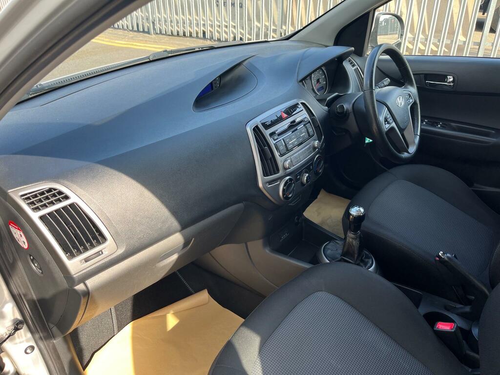 Hyundai I20 1.2 Classic Euro 5 Silver #17