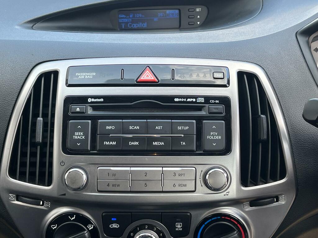 Hyundai I20 1.2 Classic Euro 5 Silver #37