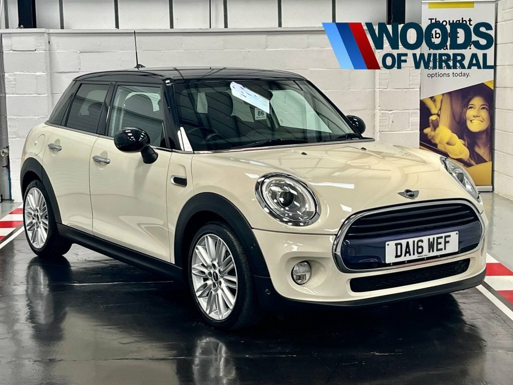 Mini Hatch 1.5L Cooper White