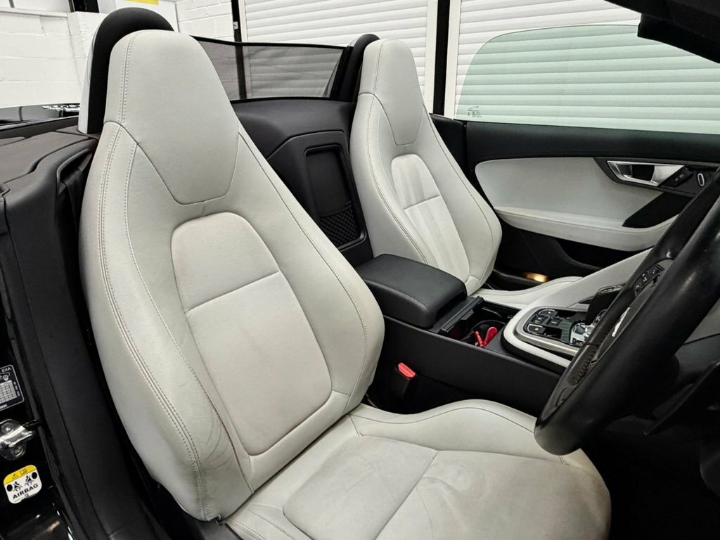 Jaguar F-Type V6 S Silver #17