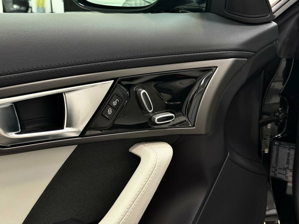 Jaguar F-Type V6 S Silver #38