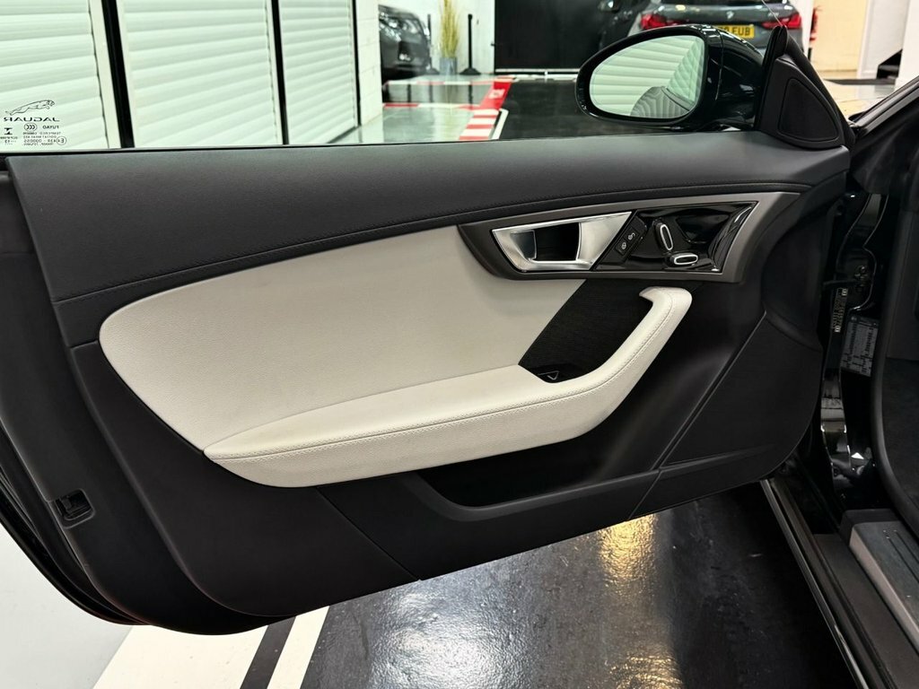 Jaguar F-Type V6 S Silver #37