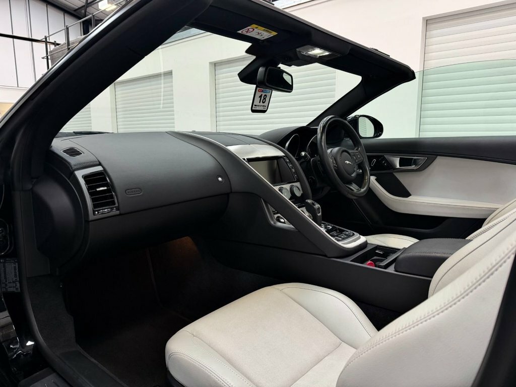 Jaguar F-Type V6 S Silver #40