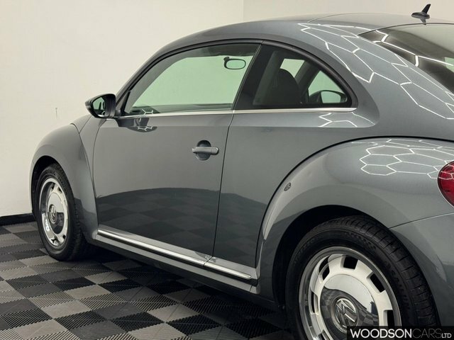 Volkswagen Beetle Beetle Design Tsi Bluemotion Technology Black #27