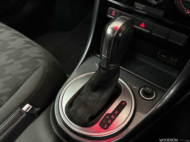 Volkswagen Beetle Beetle Design Tsi Bluemotion Technology Black #20