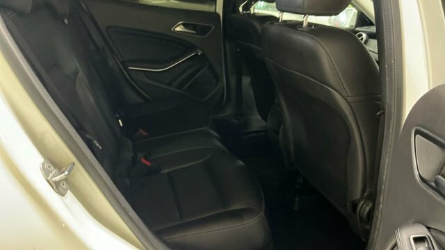 Mercedes-Benz GLA Class 2018 1.6 Gla200 Se Executive Suv 7G-d White #4