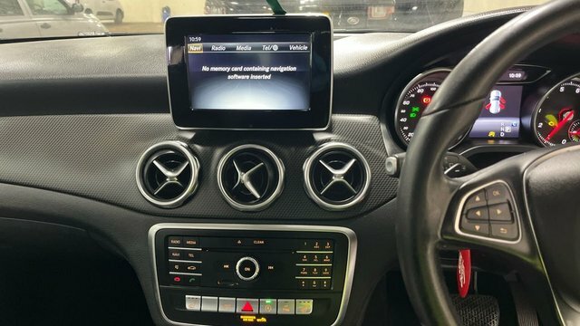 Mercedes-Benz GLA Class 2018 1.6 Gla200 Se Executive Suv 7G-d White #6