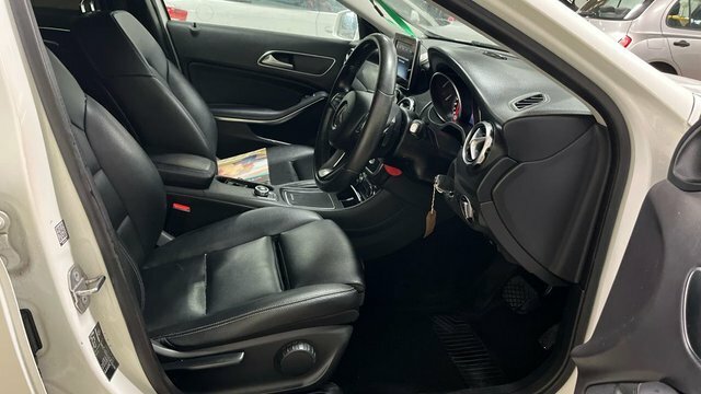 Mercedes-Benz GLA Class 2018 1.6 Gla200 Se Executive Suv 7G-d White #3