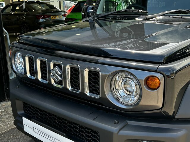 Suzuki Jimny Sierra White #12