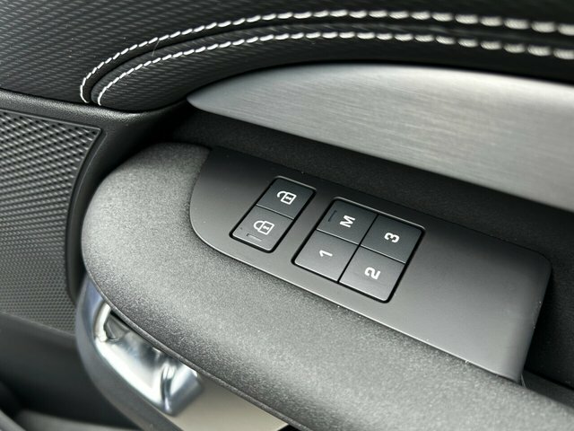 Land Rover Discovery D350 Dynamic Hse Santorini Black Black #44
