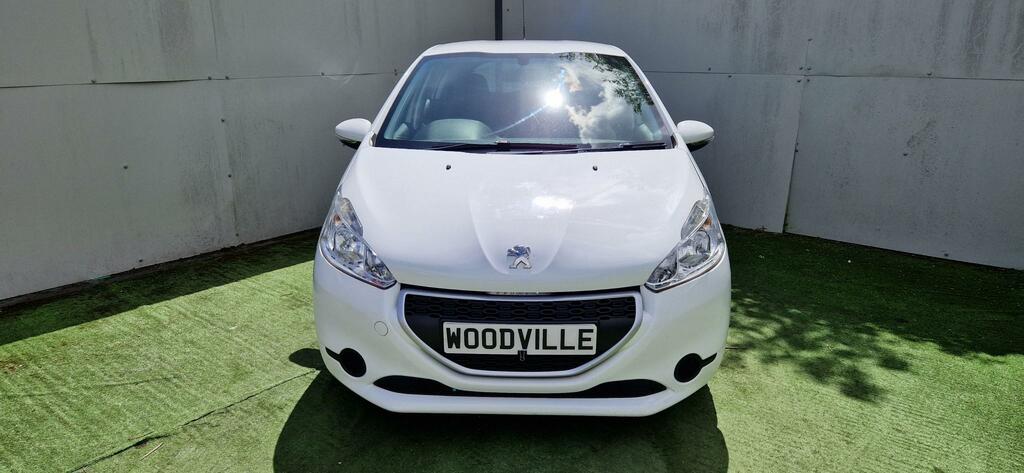 Peugeot 208 Access White #2