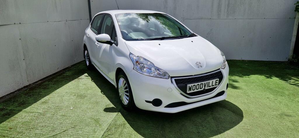 Peugeot 208 Access White #3