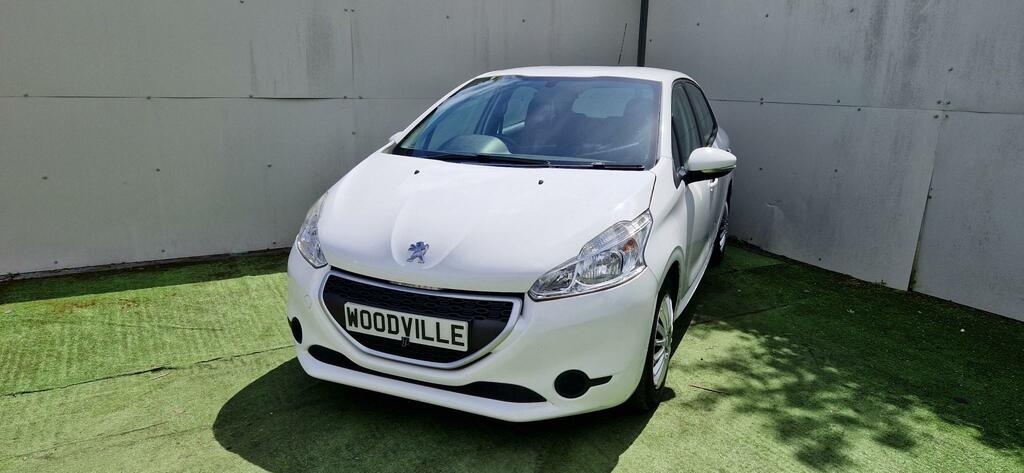 Peugeot 208 Access White