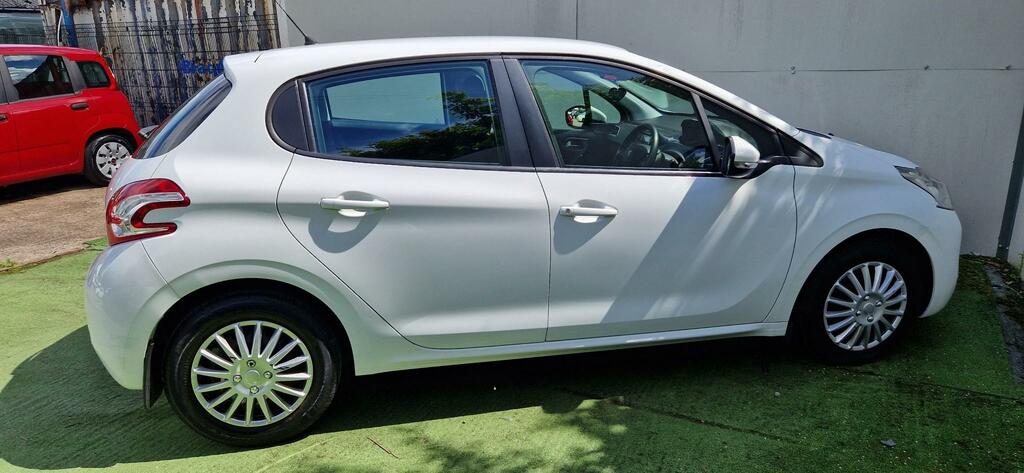 Peugeot 208 Access White #5
