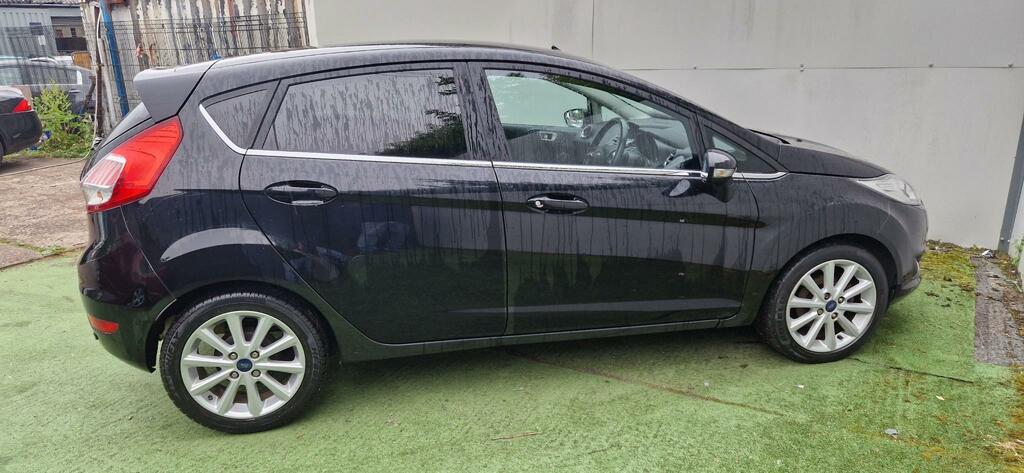 Ford Fiesta Titanium T Black #4